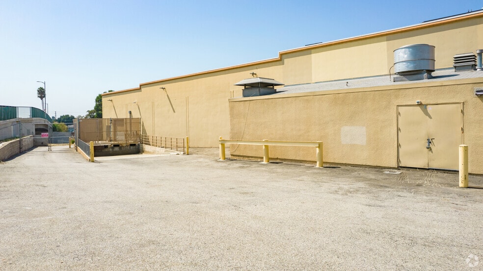 More Photos Of 3443 S Sepulveda Blvd, Los Angeles Supermarket For Lease