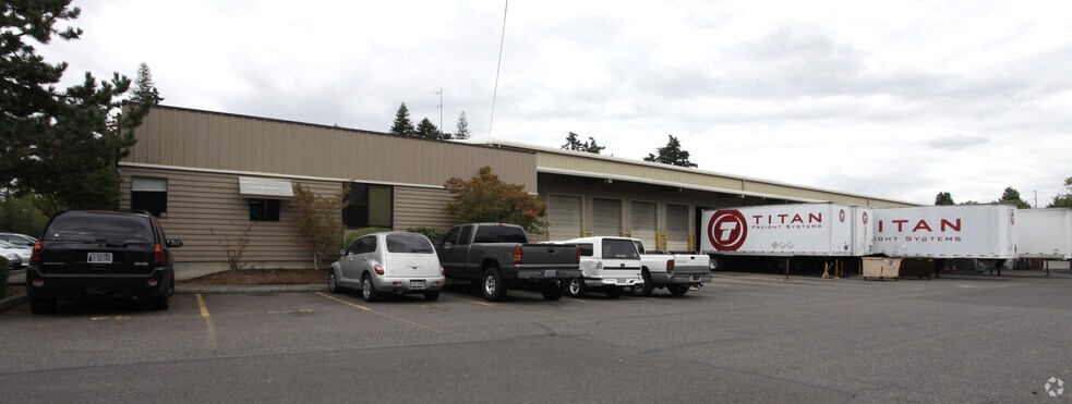 More Photos Of 6201 SE Lake Rd, Milwaukie Truck Terminal For Lease