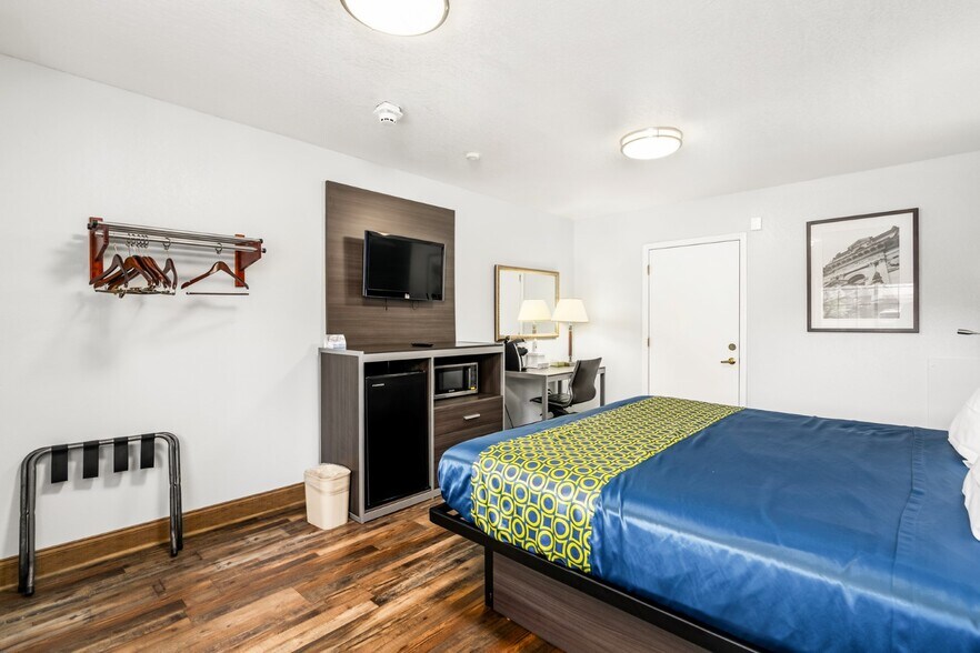 More Photos Of 4029 Marlane Dr, Grove City Hotel For Sale