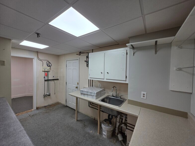 More Photos Of 705-709 Milford Rd, Merrimack Unknown For Lease