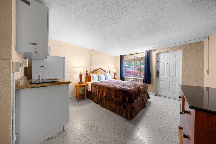 More Photos Of 2210 S Pine Ave, Ocala Hotel For Sale