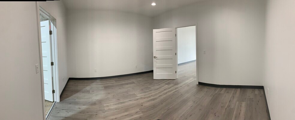 More Photos Of 15926 Cypress North Houston Rd, Cypress Industrial For Lease