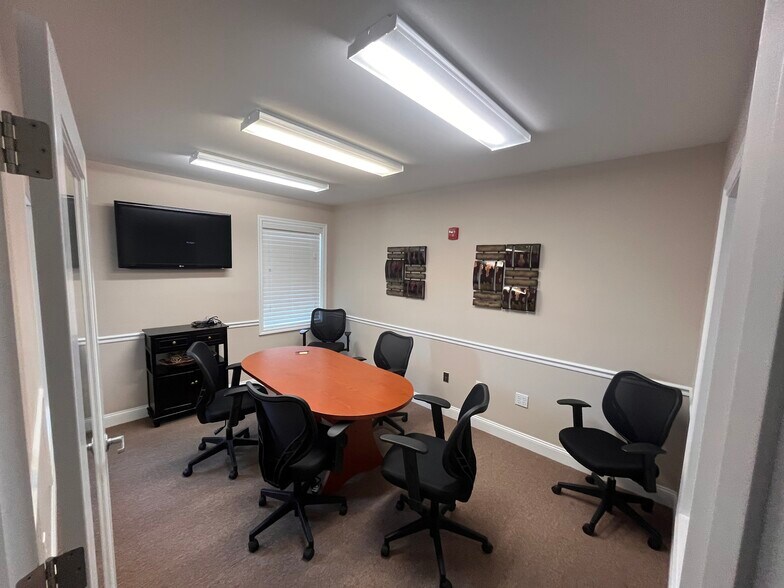 More Photos Of 22 BRADY DR, Hudson Office For Lease