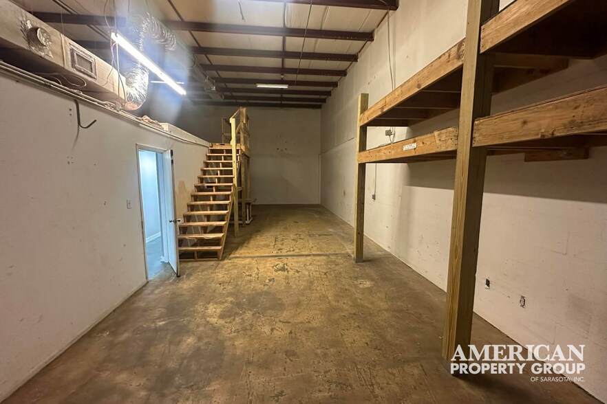 More Photos Of 4535-4557 Northgate Ct, Sarasota Light Distribution For Lease