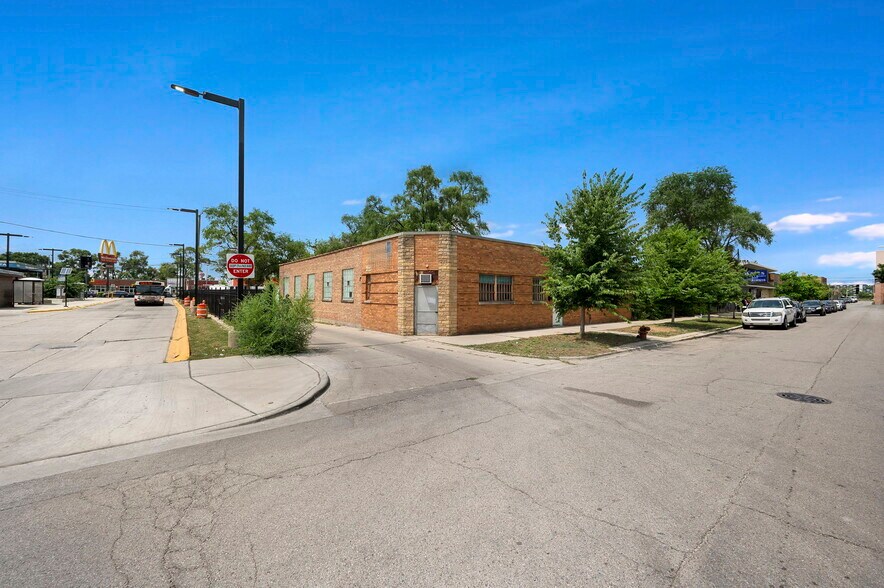 Primary Photo Of 7828 S Claremont Ave, Chicago Warehouse For Sale