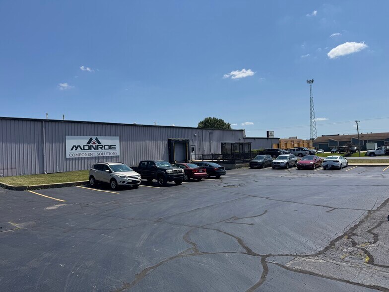 More Photos Of 205 E Collins Rd, Fort Wayne Warehouse For Lease