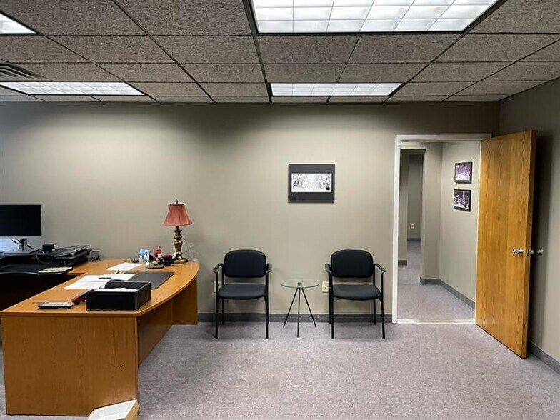 More Photos Of 709 Erie Blvd W, Syracuse Office For Lease