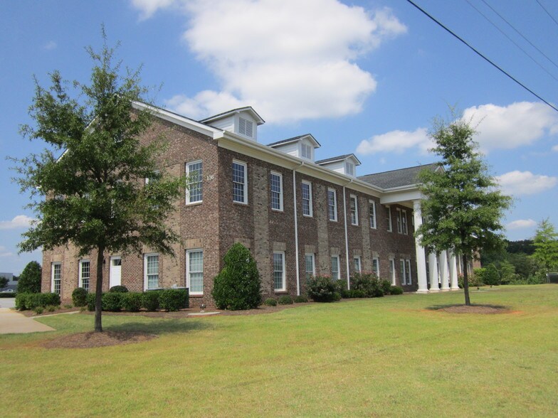 More Photos Of 114 Morlake Dr, Mooresville Medical For Lease