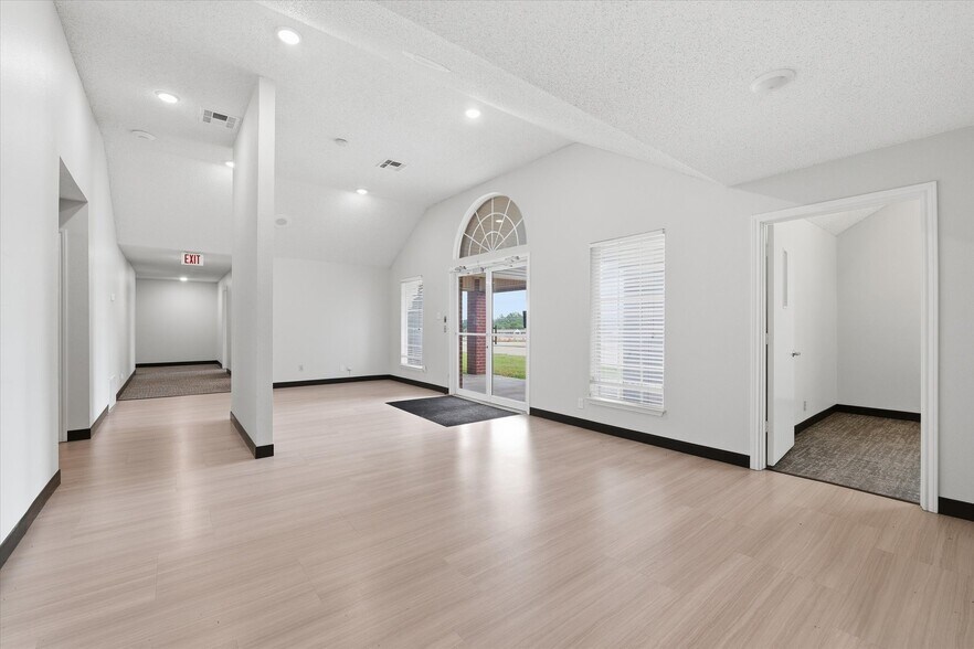 More Photos Of 3925 Jack Kultgen Expy, Waco Office For Lease