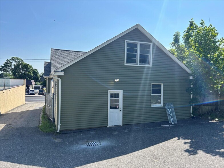 More Photos Of 153 Main St, Kings Park Office For Sale