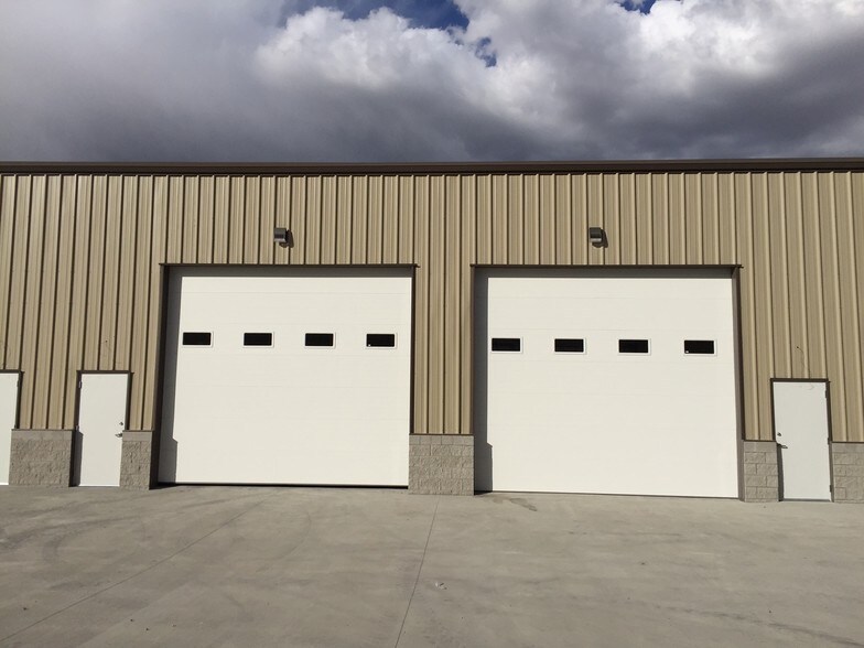 More Photos Of 711 Blackhawk St, Billings Service For Lease