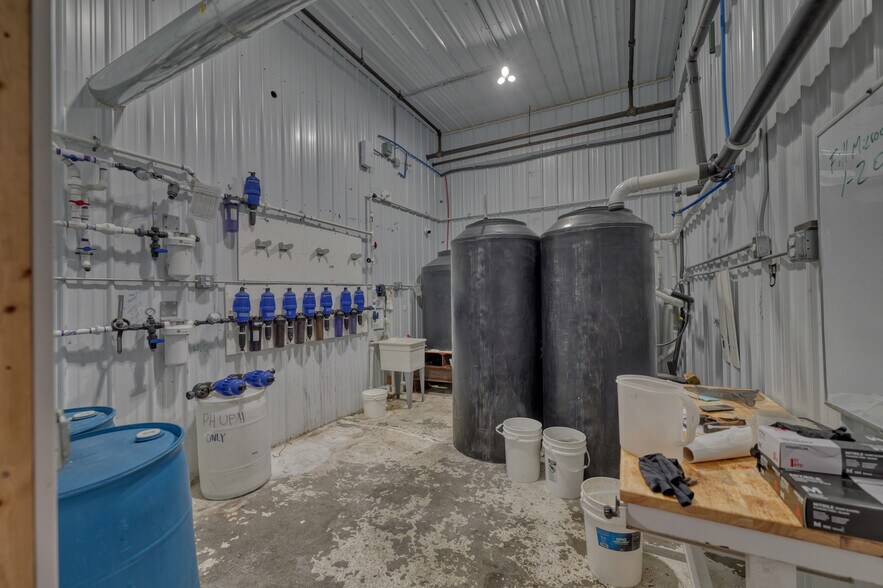More Photos Of 106 E Smith St, Iron Mountain Distribution For Sale