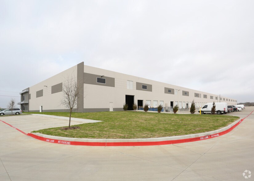More Photos Of 3900 N Dallas Ave, Lancaster Distribution For Lease