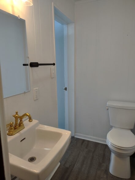 More Photos Of 801 Church St, Lynchburg Office Residential For Lease