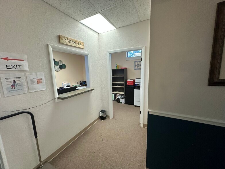 More Photos Of 3801 Bee Ridge Rd, Sarasota Storefront For Sale