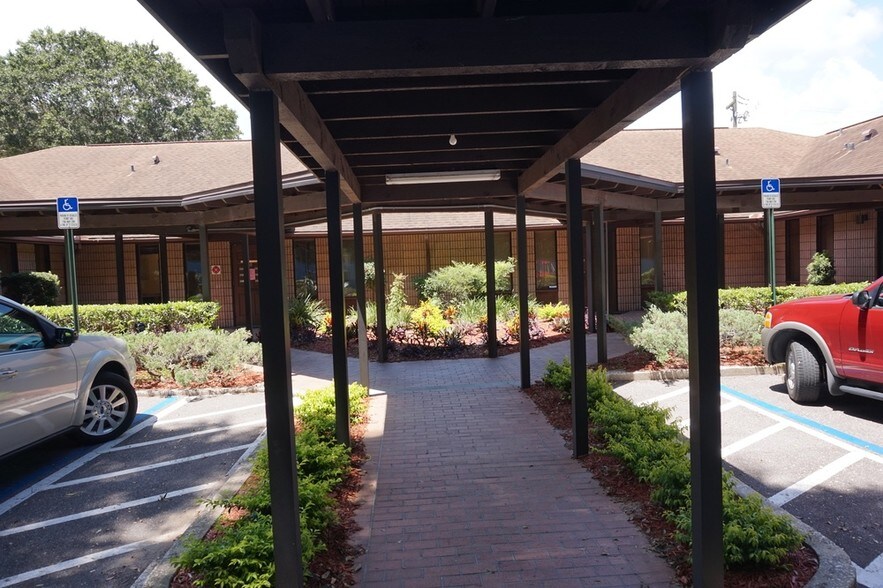 More Photos Of 908 S Parsons Ave, Brandon Medical For Lease