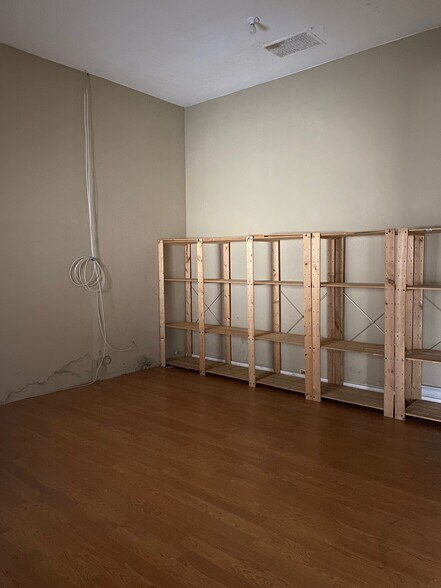 More Photos Of 1124-1140 E Pacific Coast Hwy, Long Beach Storefront For Lease