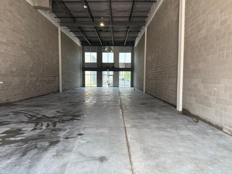 More Photos Of 125 Goddard Cres, Cambridge Warehouse For Sale