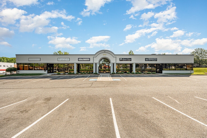 More Photos Of 1805 Sardis Rd N, Charlotte Unknown For Lease