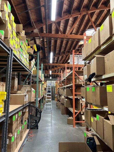 More Photos Of 3571 Hayden Ave, Culver City Warehouse For Lease