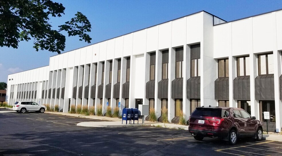 Primary Photo Of 1000 73rd St, West Des Moines Medical For Sale