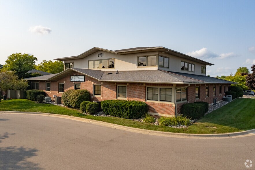 More Photos Of 1701 Lake Lansing Rd, Lansing Office For Lease
