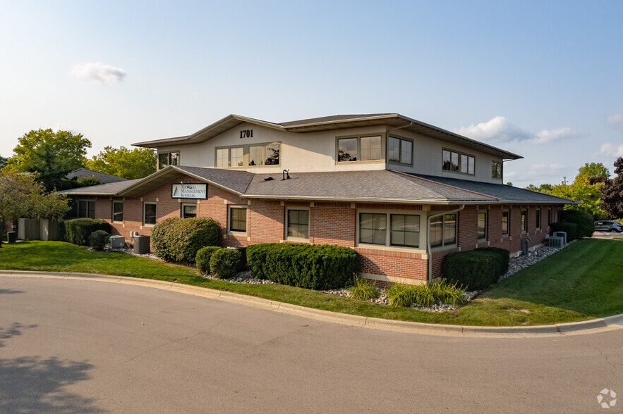 More Photos Of 1701 Lake Lansing Rd, Lansing Office For Sale