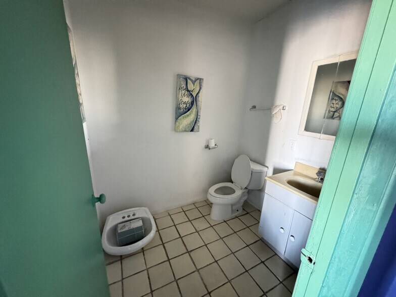 More Photos Of 236 N Country Club Dr, Mesa Freestanding For Sale