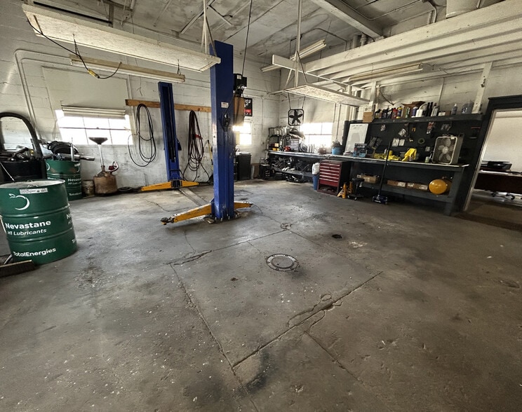 More Photos Of 117 S Jefferson Ave, Plain City Auto Repair For Sale