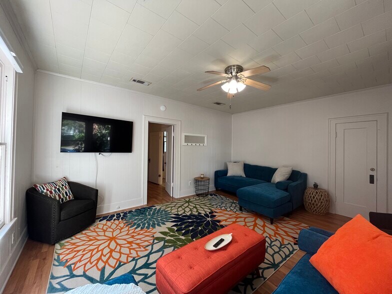 More Photos Of 605-607 W 9th St, Austin Office Residential For Lease