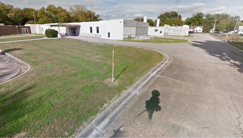 More Photos Of 400 W Webb St, Carmi Rehabilitation Center For Sale