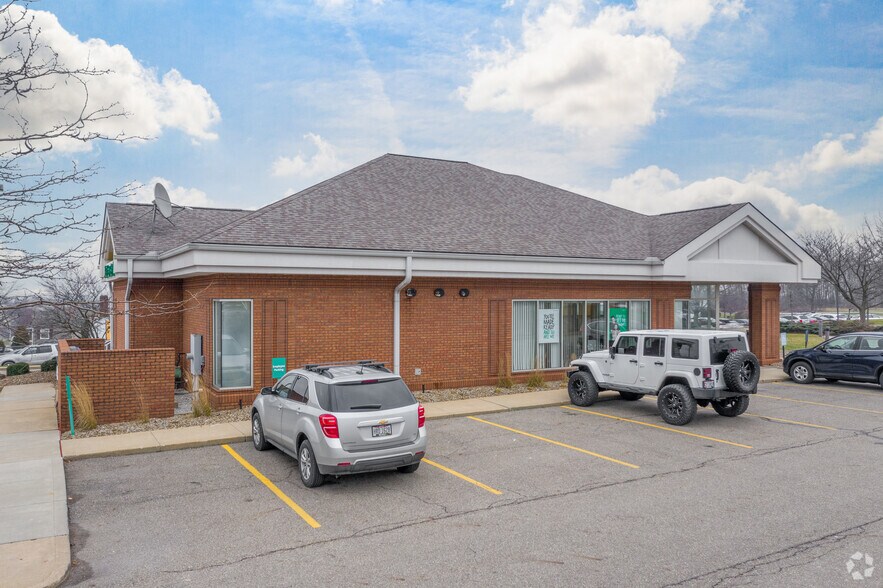 More Photos Of 1165 E Waterloo Rd, Akron Bank For Lease
