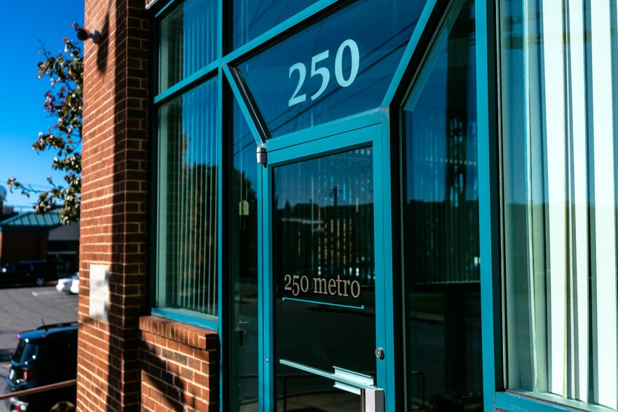 More Photos Of 250 E Elizabeth St, Harrisonburg Office For Lease