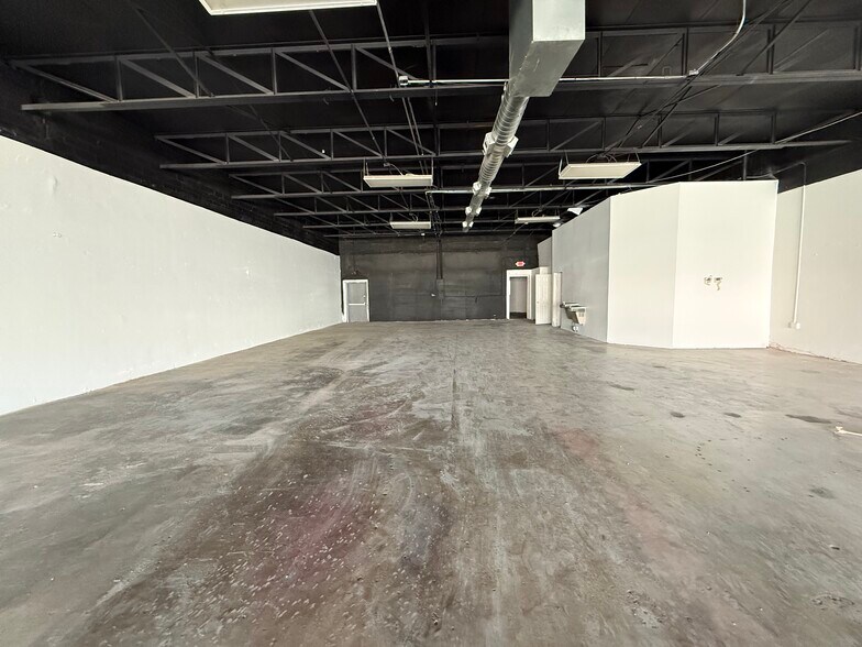 More Photos Of 5438 E Grand Ave, Dallas Storefront For Lease