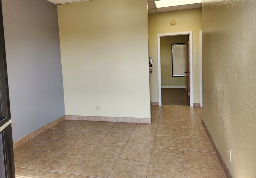 More Photos Of 10221 Desert Sands St, San Antonio Unknown For Lease