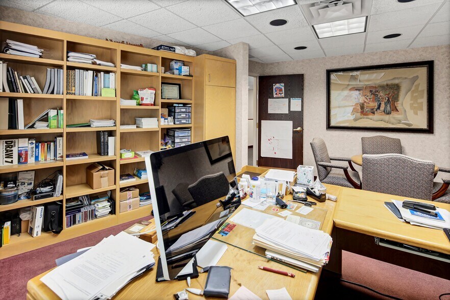 More Photos Of 1511 Northway Dr, Saint Cloud Medical For Sale