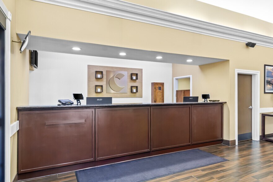 More Photos Of 296 Abner Jackson Pky, Lake Jackson Hotel For Sale