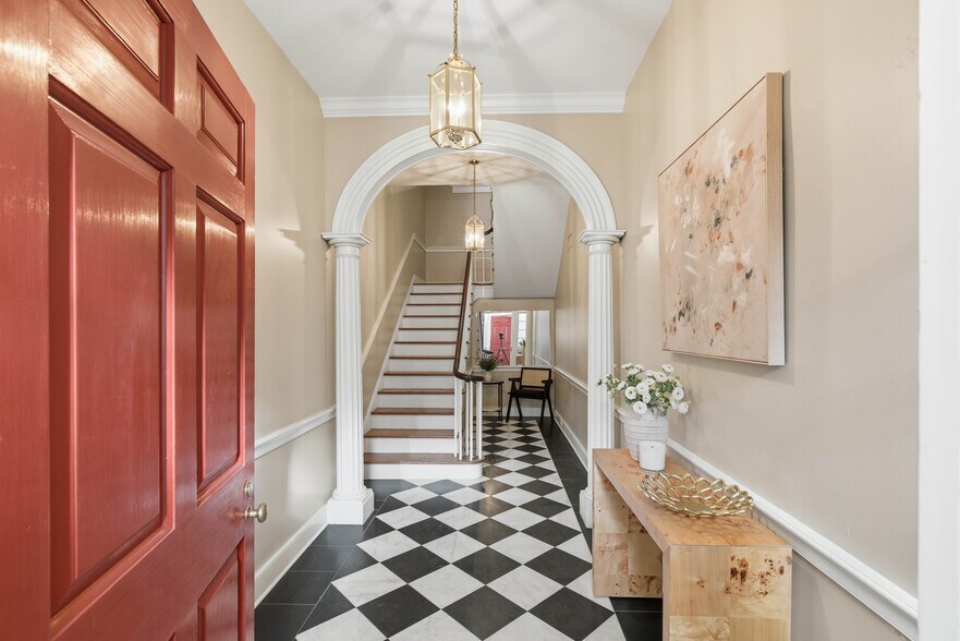 More Photos Of 121-123 E King St, Lancaster Office Residential For Sale