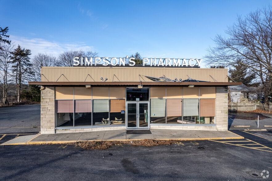 More Photos Of 10 Newport Ave, Pawtucket Freestanding For Lease