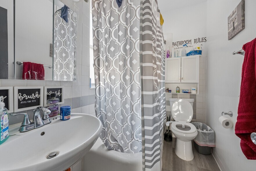 More Photos Of 7601 S Hermitage Ave, Chicago Apartments For Sale