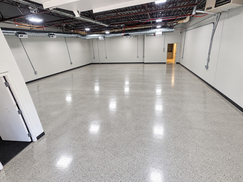 More Photos Of 2525 Nevada Ave N, Golden Valley Light Distribution For Sale