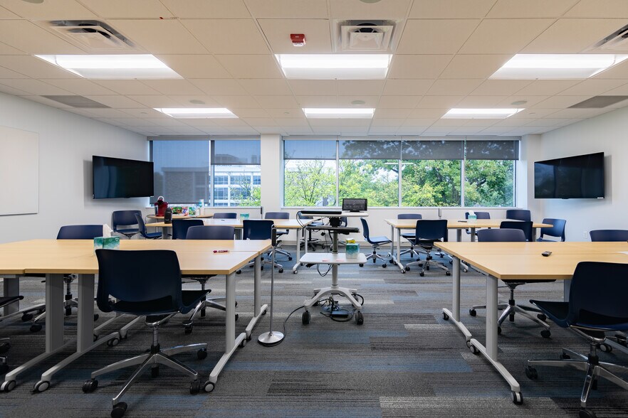 More Photos Of 727 Norristown Rd, Lower Gwynedd Research And Development For Lease