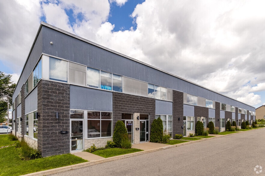 More Photos Of 557-577 Boul du Curé-Boivin, Boisbriand Warehouse For Lease