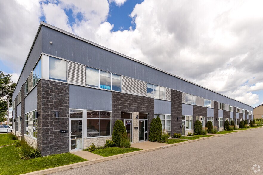More Photos Of 557-577 Boul du Curé-Boivin, Boisbriand Warehouse For Sale