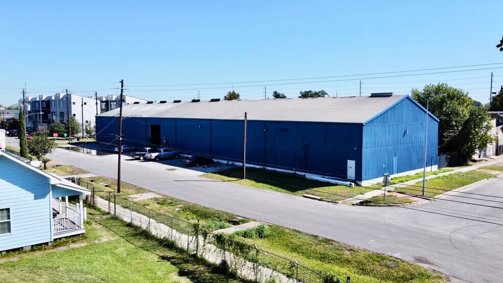 More Photos Of 305 Velasco, Houston Warehouse For Sale