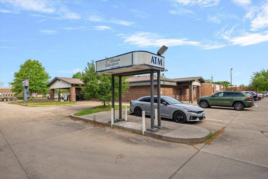 More Photos Of 1124 Centre West Dr, Springfield Office For Lease