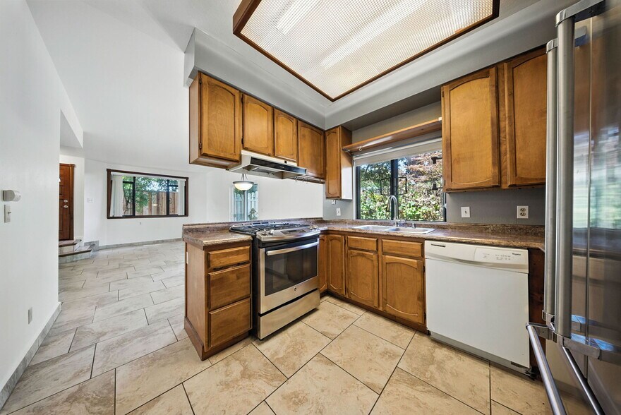 More Photos Of 1523-1527 Verdi St, Alameda Apartments For Sale