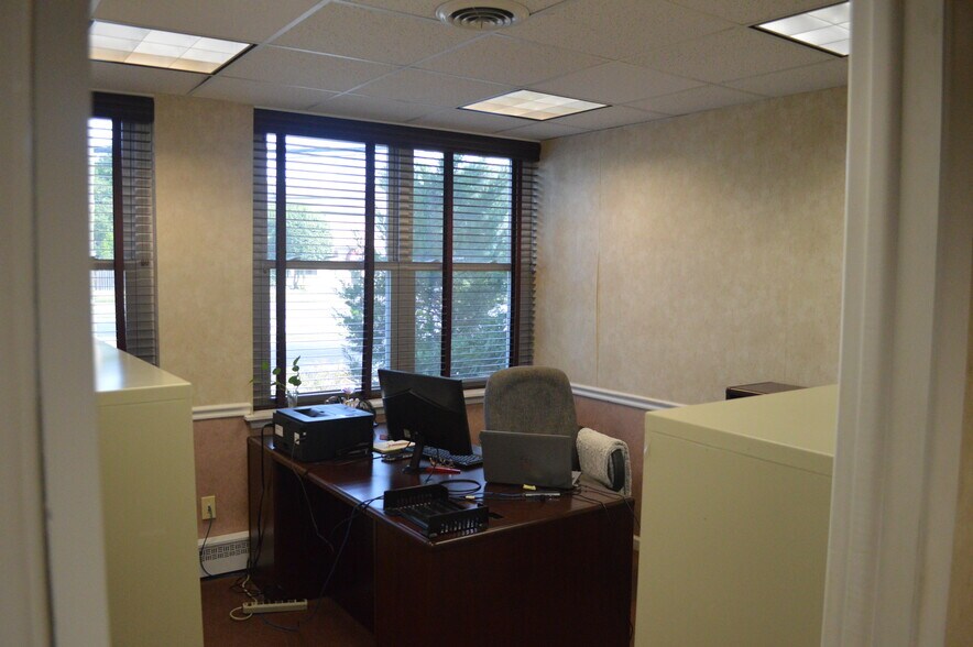 More Photos Of 315 Lowell Ave, Mercerville Office For Sale