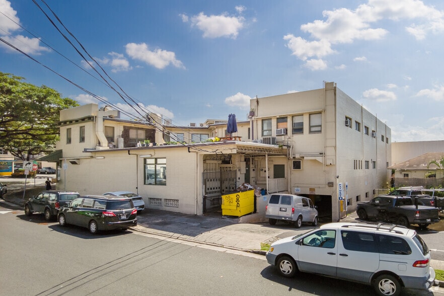 More Photos Of 766 Kapahulu Ave, Honolulu Storefront For Lease