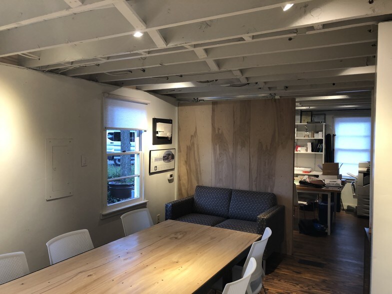 More Photos Of 60-70 E Oak St, Zionsville Loft Creative Space For Lease